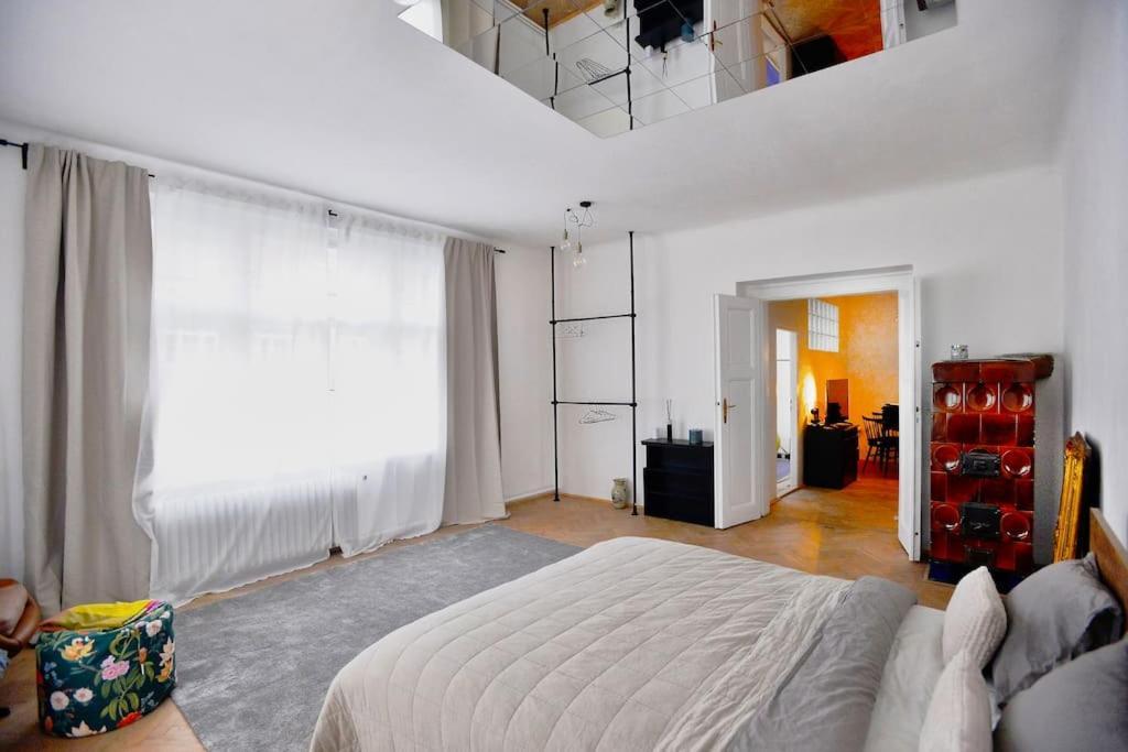 Airy & Bright Flat In Dejvice By Castle Prag