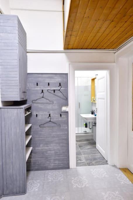 Airy & Bright Flat In Dejvice By Castle Apartment *